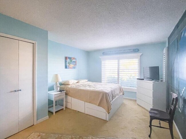 Building Photo - 10350 Imperial Point Dr W