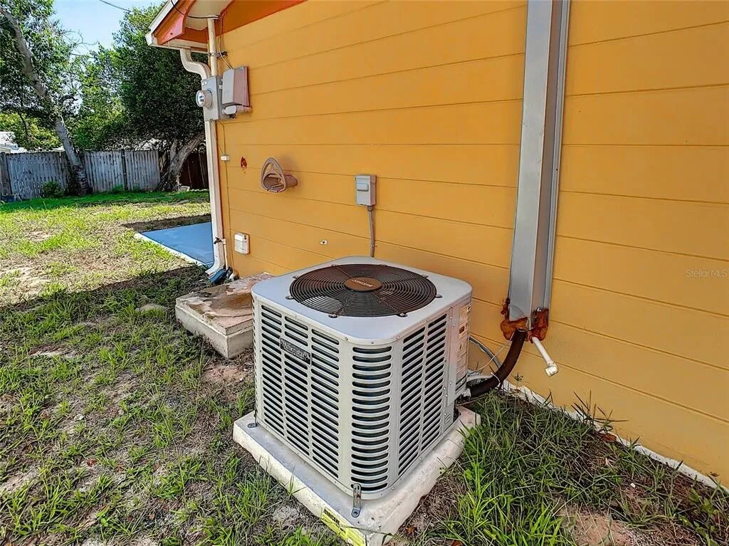 Building Photo - 4239 Ridgefield Ave