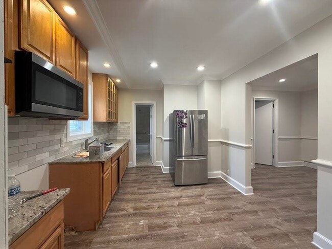 Building Photo - 226 70th St