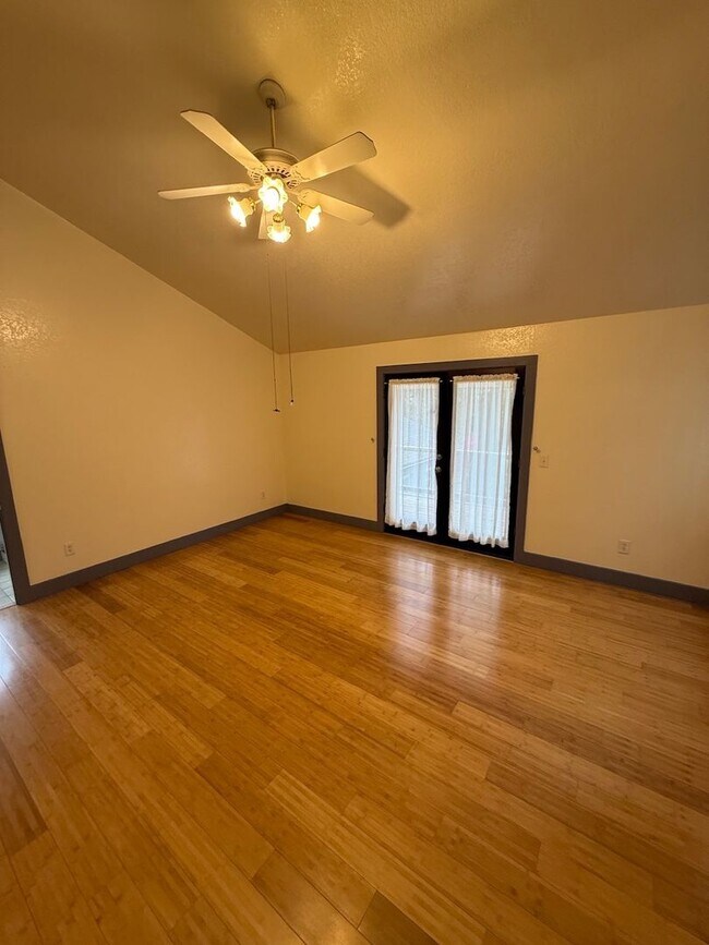 Building Photo - 3 Bedroom/ 2 bathroom Home in Cotati
