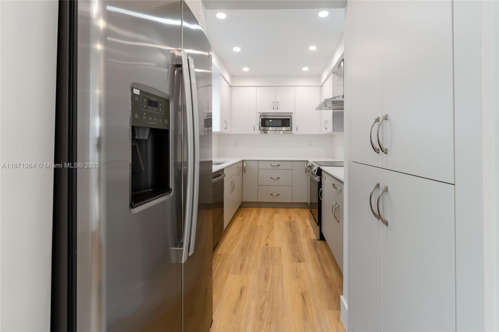 Building Photo - 3160 S Le Jeune Rd