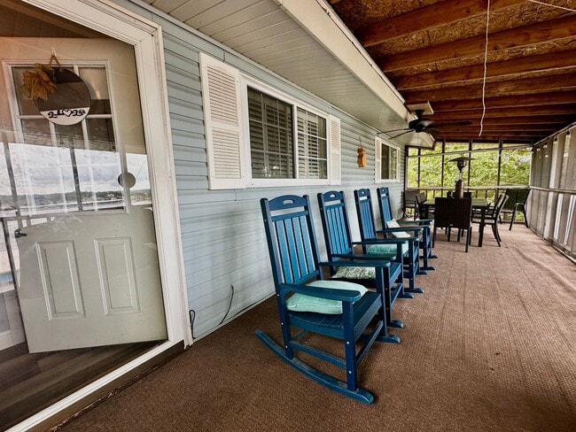 Primary Photo - 4 Bedroom House with Lake views!