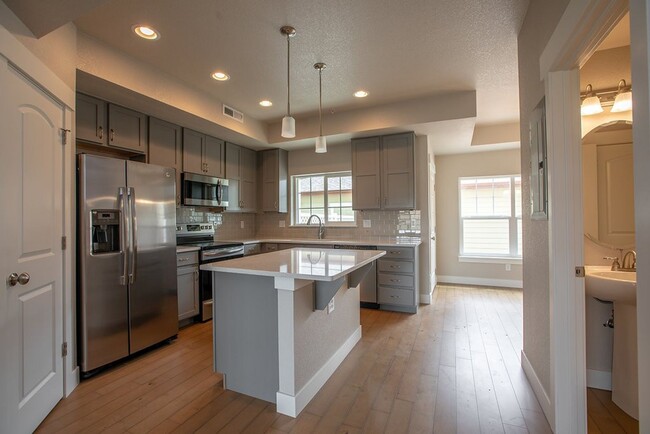 Building Photo - 4902 Brookfield Dr