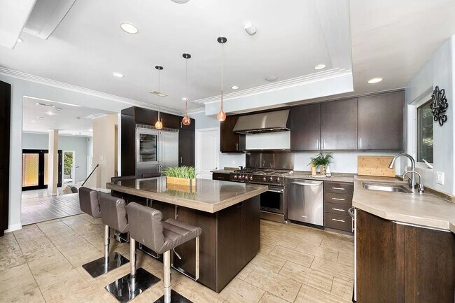Building Photo - 15316 Del Gado Dr