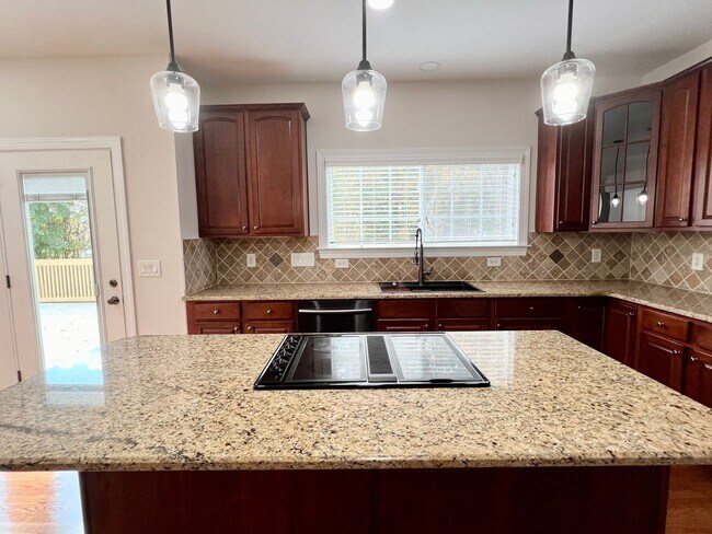 Building Photo - Four bedroom, 3.5 bath house in Elon!  Mus...