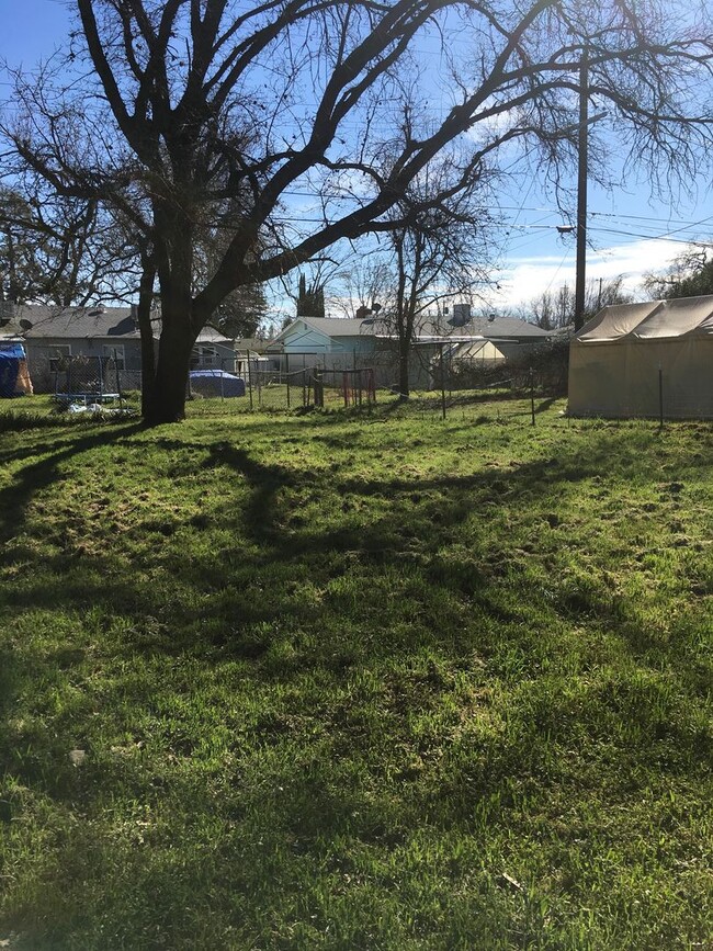 Building Photo - 19453 Hill St