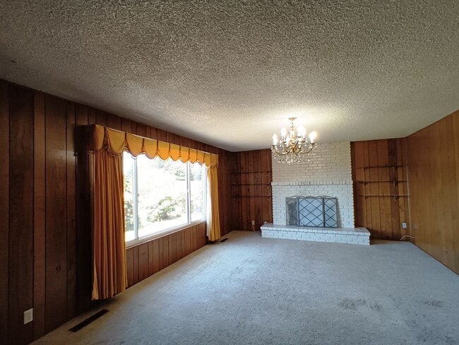 Building Photo - Custom House in McKinleyville with a View!