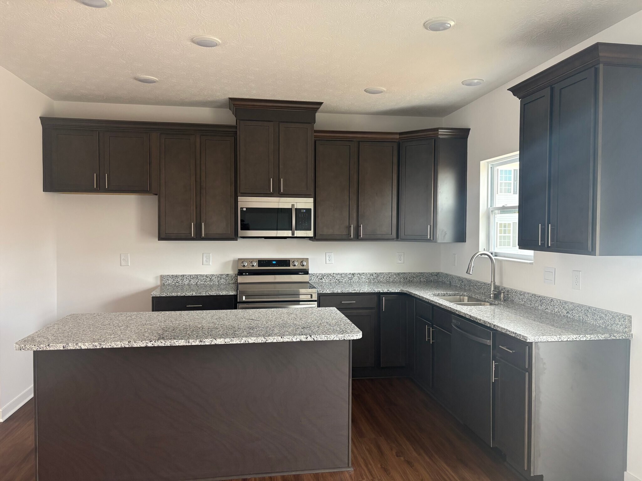 Building Photo - 130 Sitka Willow Dr