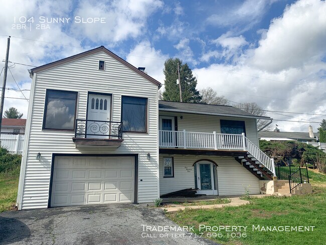 Primary Photo - Nice 2 Bedroom Home