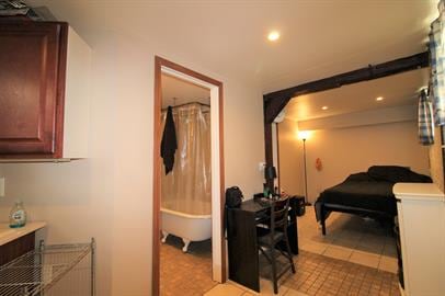 Building Photo - 811 E Pleasant St