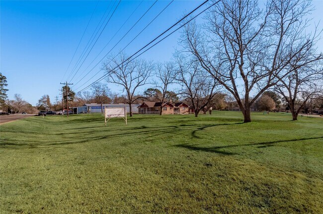 Building Photo - 2201 Badger Ln