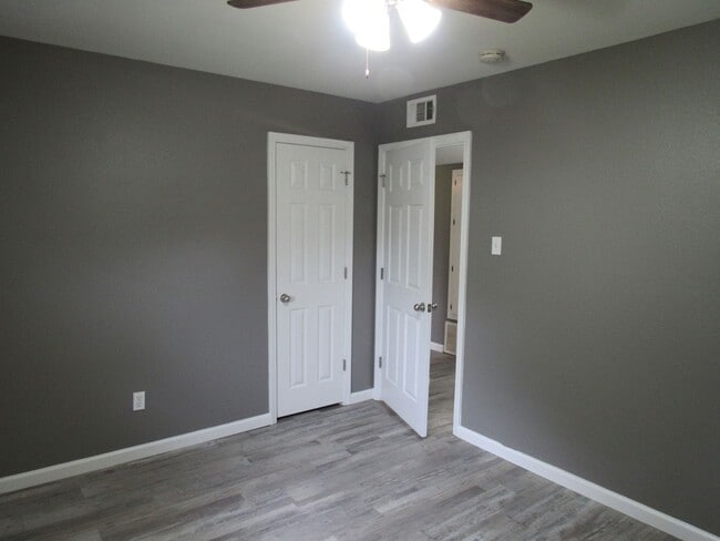 Building Photo - Contact Peggy  501 676 1758