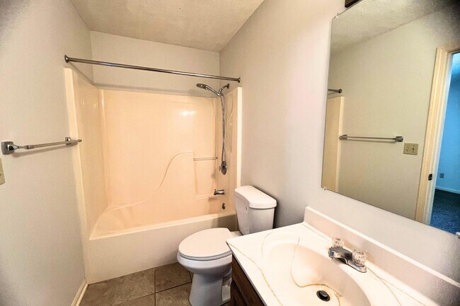 Building Photo - 2509 Hollyhock Dr