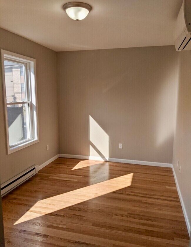 Building Photo - 209 S Meadow St