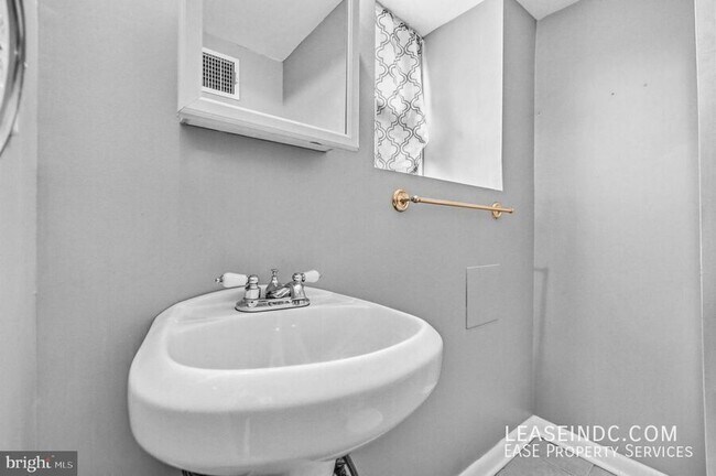 Building Photo - 1608 4th St NW