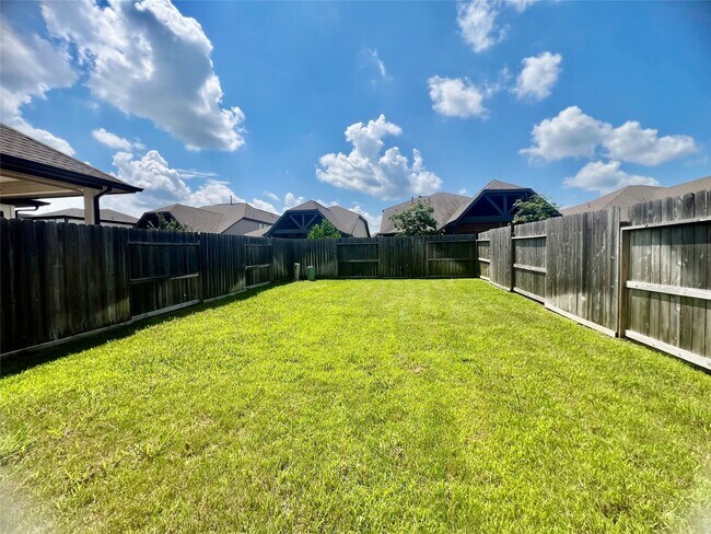 Building Photo - 8758 Laurel Crest Dr