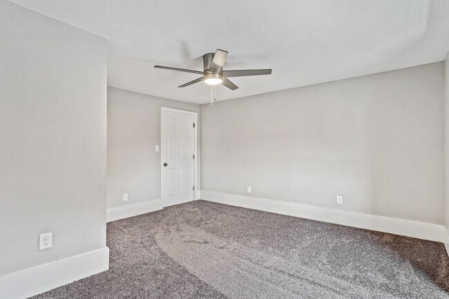 Building Photo - 223 13th St