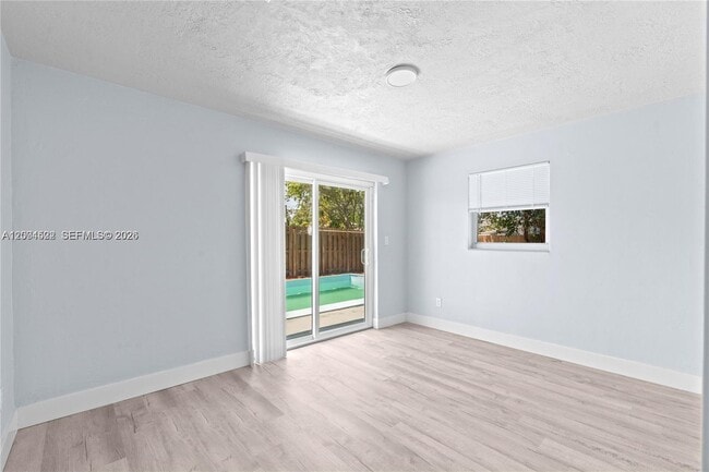 Building Photo - 5621 SW 38th Ct