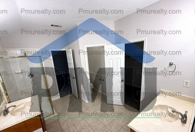 Building Photo - AVAILABLE NOW!!! Beautiful 3-Bedroom, 2-Ba...