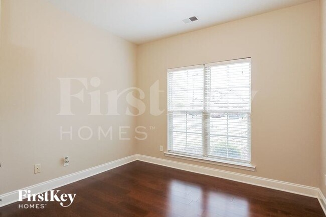 Building Photo - 1012 Pilgrim Ln