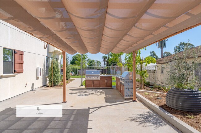 Building Photo - Whitmore Villa.