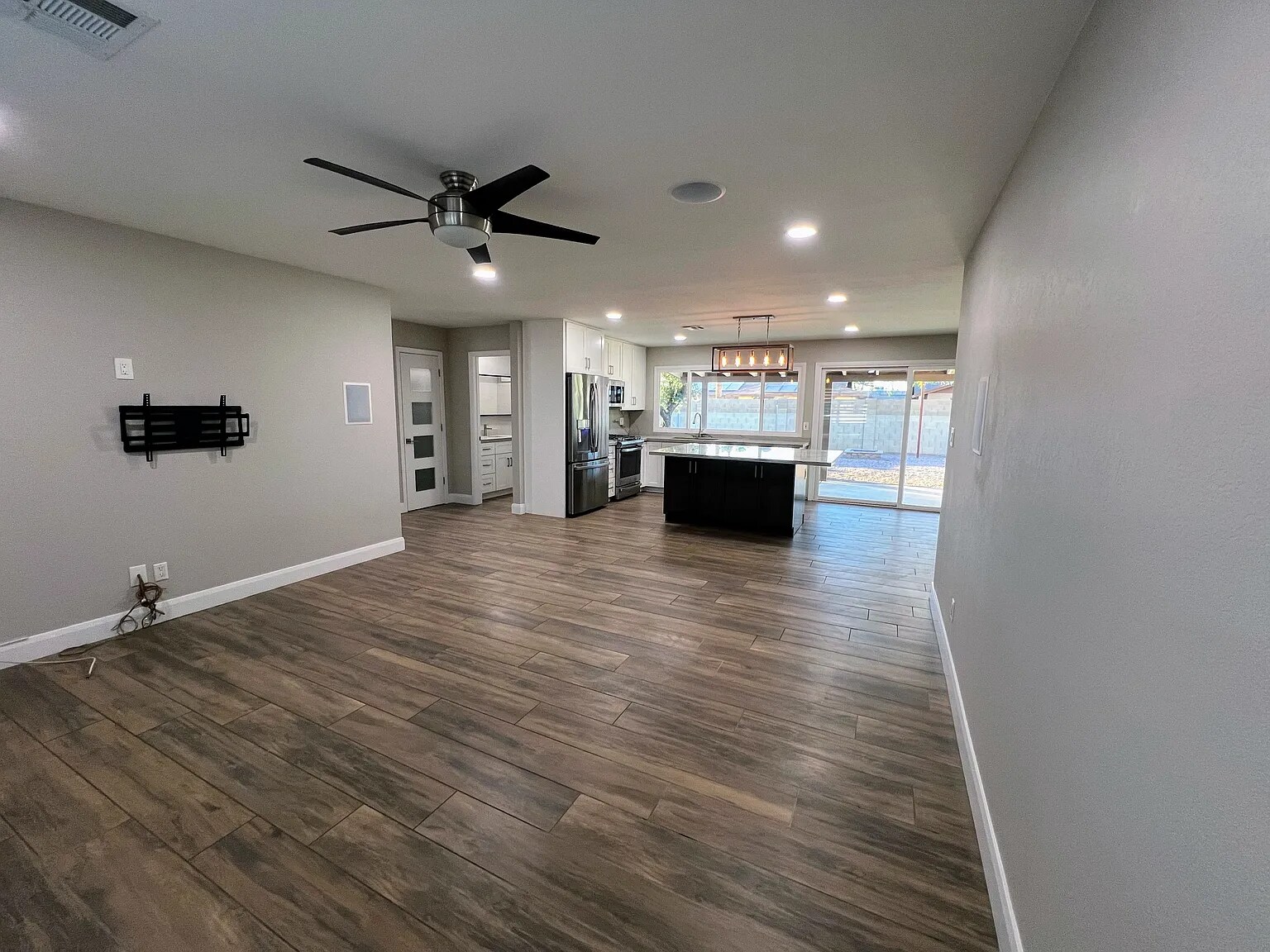 Building Photo - 2508 E Loyola Dr