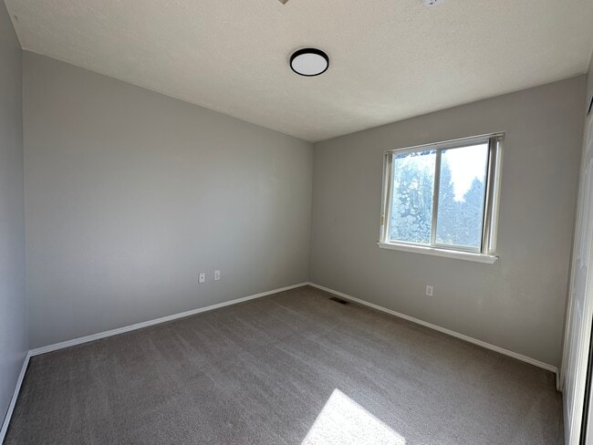 Building Photo - 23812 E Maxwell Ave