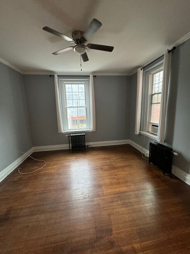 Building Photo - *COMING SOON* Charming Two Bedroom in Uptown Clt!