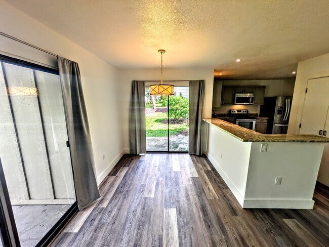 Building Photo - Annual UNfurnished renovated ground floor ...