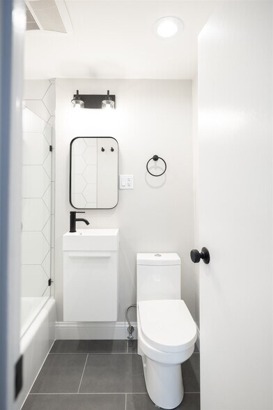 Building Photo - 158-161 Saint Botolph Unit 8