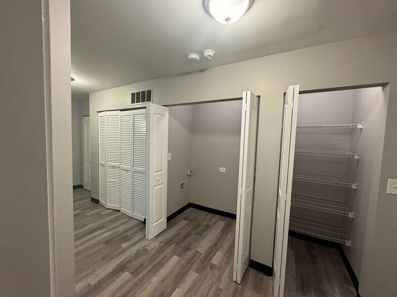 Building Photo - 426 W Normal Pkwy