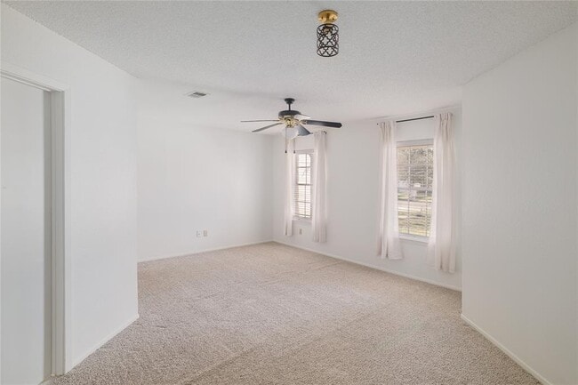 Building Photo - 4500 Sarasota Dr