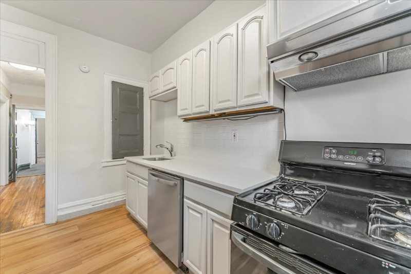 Building Photo - 952 E 156th St