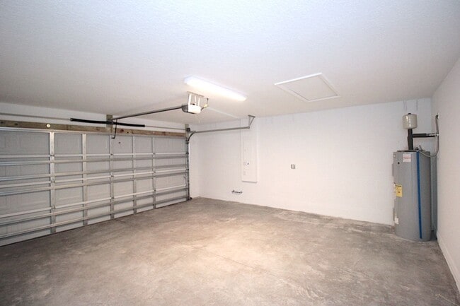 Building Photo - Spacious 4 Bed 2 Bath 2 Car Townhome Built in 2022 in Palm Coast!