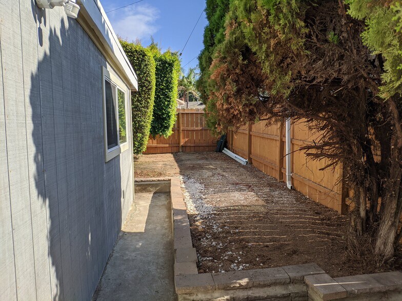 Path to Unit - 9211 Fermi Ave