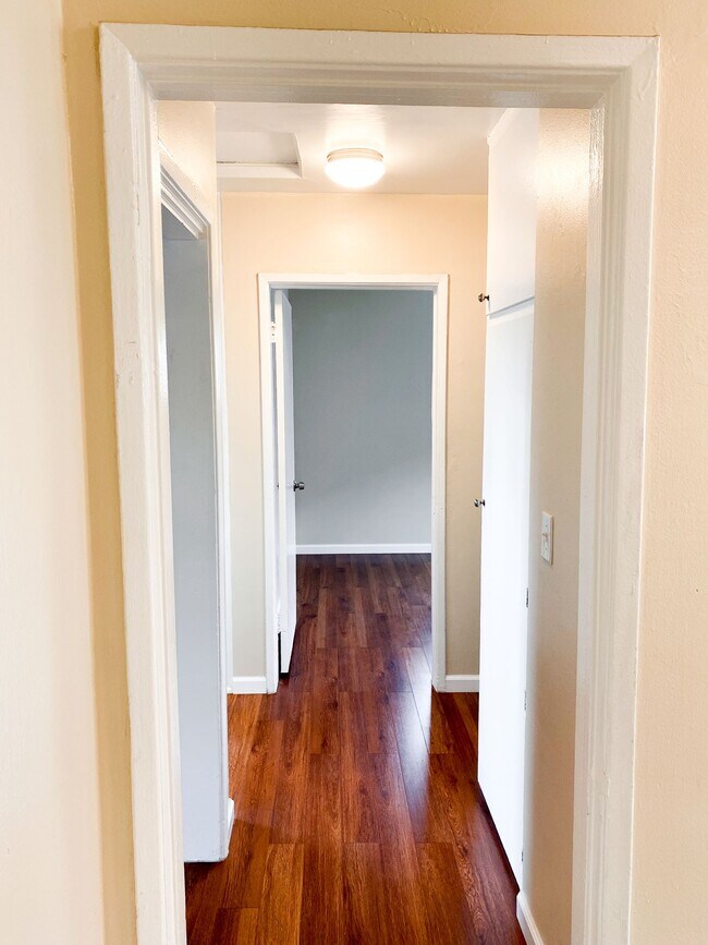 Building Photo - 124 W Avenue 26