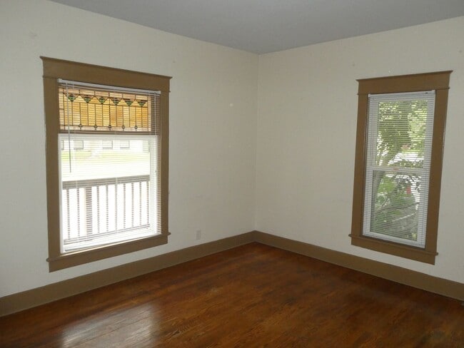 Building Photo - 2 Bedroom House Downtown