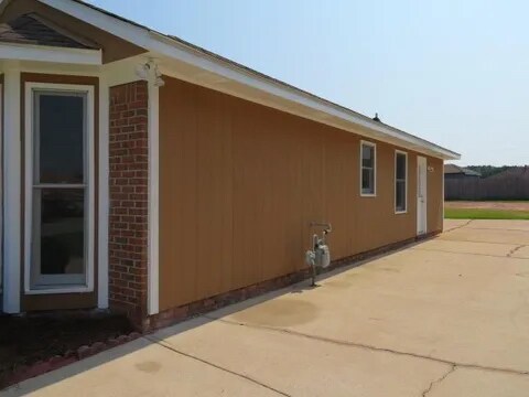 Building Photo - 6230 Valencia Dr