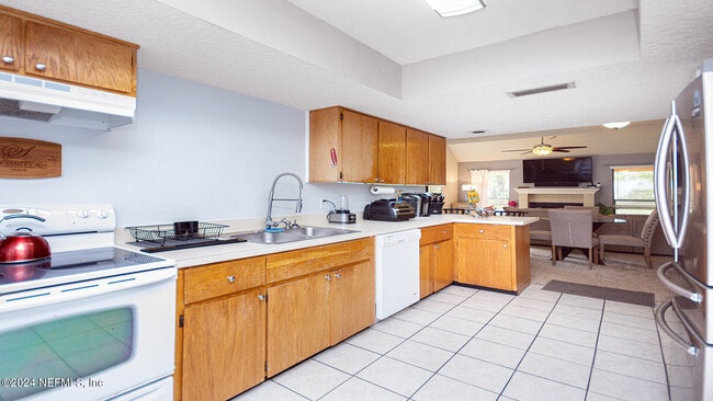 Building Photo - 437 W 9th St