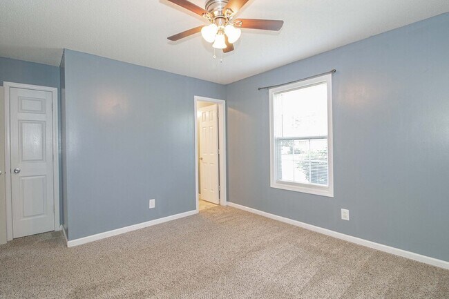 Building Photo - 1634 Hannibal Dr