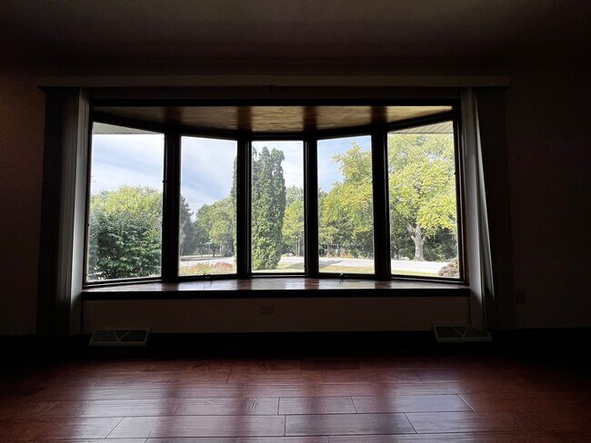 Building Photo - Spacious Home with Remodeled Open-Concept Kitchen, Water Utilities Included. VERONA Schools