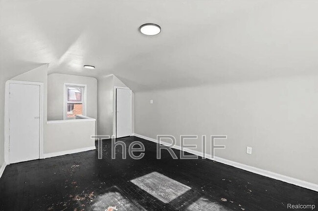 Building Photo - 20045 Greenlawn St