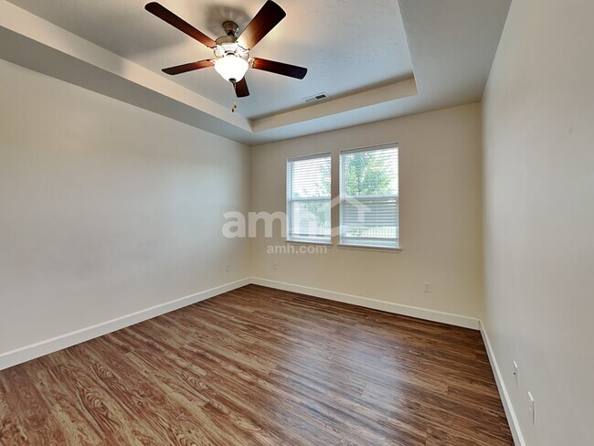 Building Photo - 245 E Sicily Dr