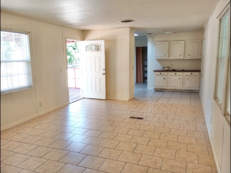 Primary Photo - 6345 N Dona Ana Rd