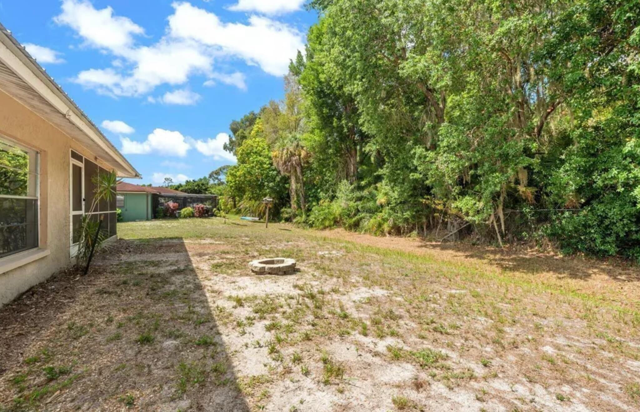Building Photo - 2431 N Westwood Dr
