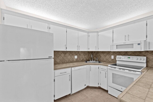 Building Photo - 432 Pine Glen Ln