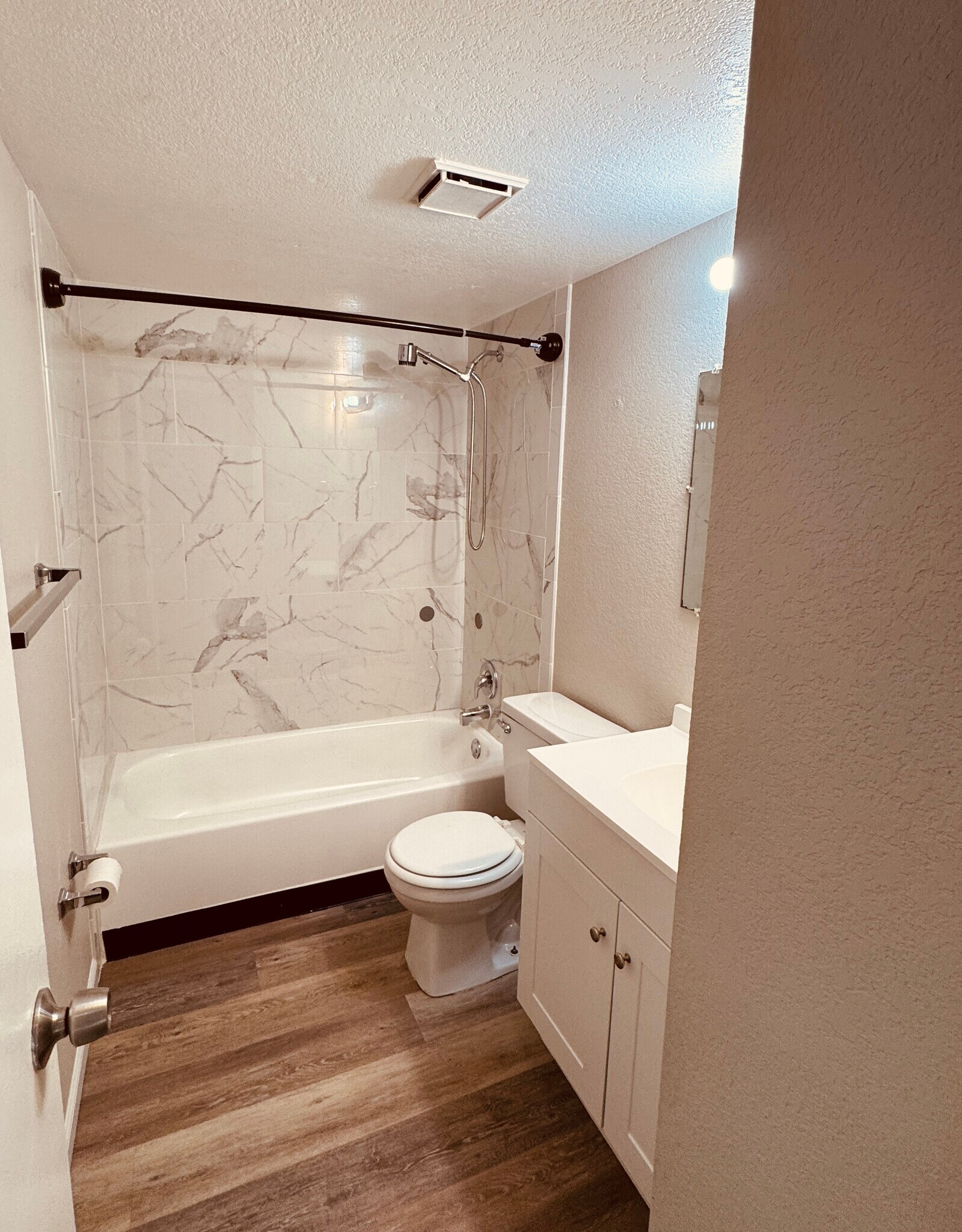 Building Photo - 3310 Cochran Dr