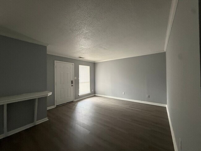 Building Photo - Platinum House LLC