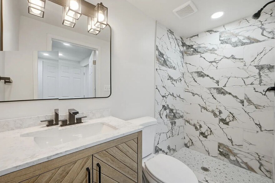 Building Photo - 744 N Patterson Park Ave