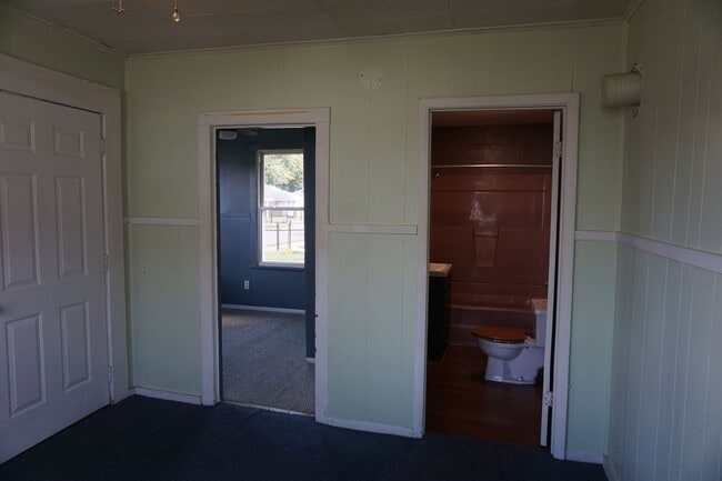 Building Photo - Comfortable One-Level Living in a Prime Location!